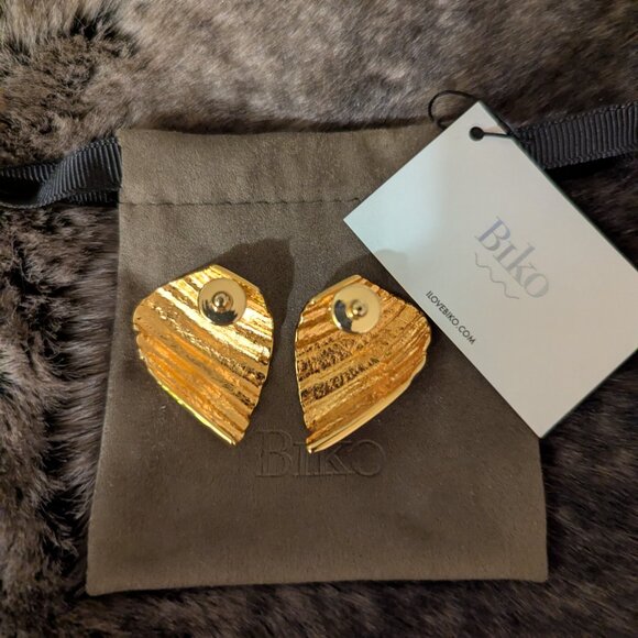 Statement gold earrings - Picture 3 of 4